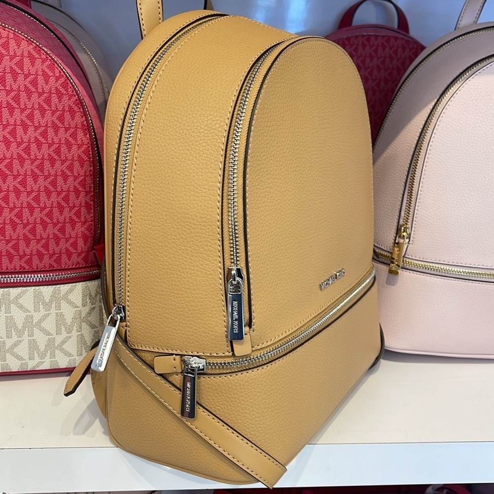 MICHAEL KORS Rhea Medium Pebbled Leather Zip Backpack
PEANUT
NWT MK - Picture 6 of 16